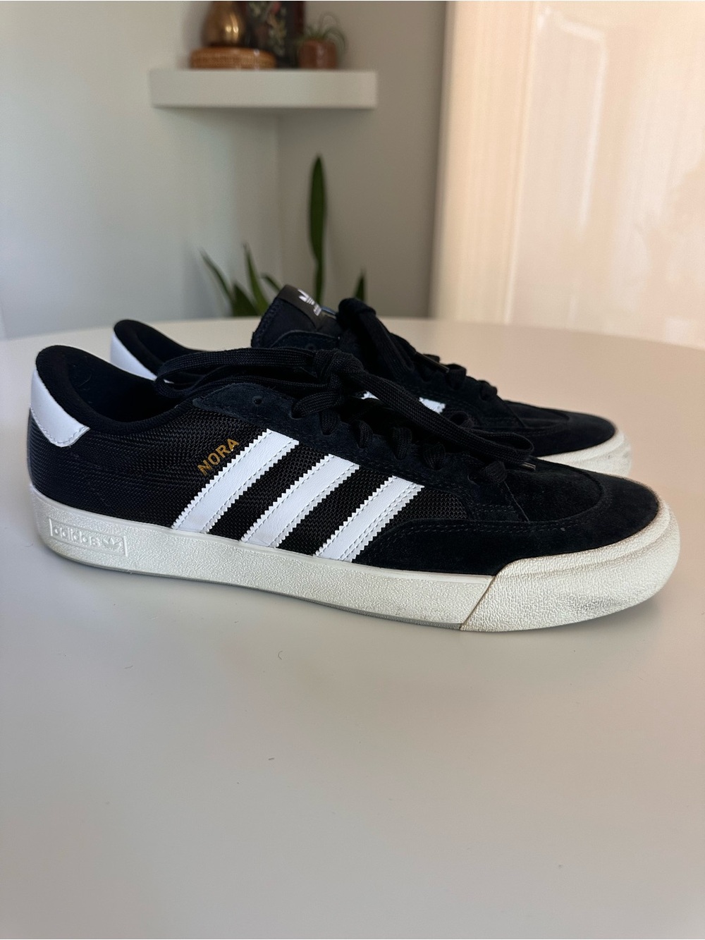 Adidas Nora Black & White Low-Top Skate Sneakers Size 11